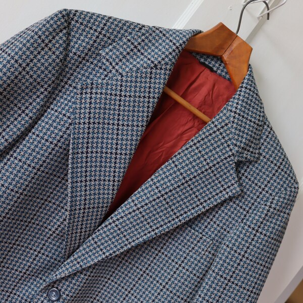 70s Men’s Blue Houndstooth Wide Collar Blazer or Sports Coat - Vintage Polyester Sports Coat by Mongomery Ward