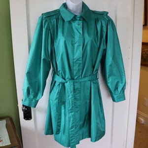 80s Green Raincoat - Vintage Green Raincoat with Belt by Misty Weather - Lightweight Large Vintage Raincoat / Car Coat