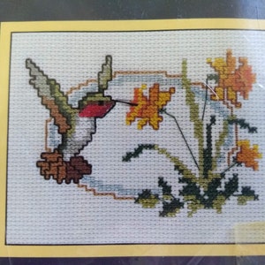 Hummingbird with Daffodils Cross Stitch kit - Easy Hummingbird Counted Cross Stitch Kit - Beginner Counted Cross Stitch