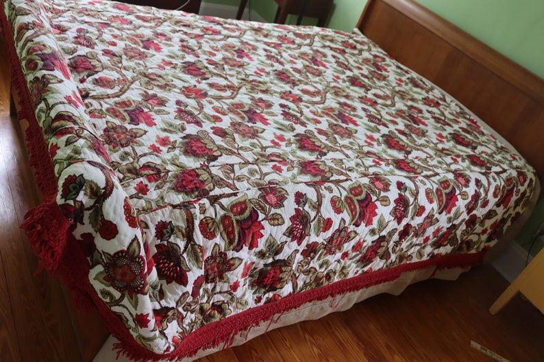 Vintage Jacobean Print Quilted Bedspread and Matching Curtains Dark Red and Green on Natural Background image 2
