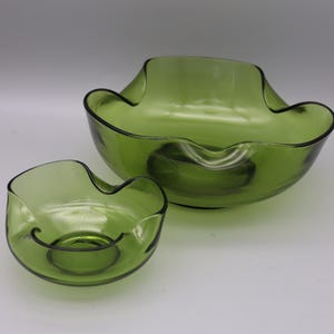 1960s/1970s Avocado Green Glass Serving Bowls - Vintage Avocado Green Chip and Dip Bowls - MidCentury Green Bowls for Retro Entertaining
