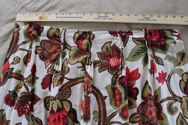 Vintage Jacobean Print Quilted Bedspread and Matching Curtains Dark Red and Green on Natural Background image 6