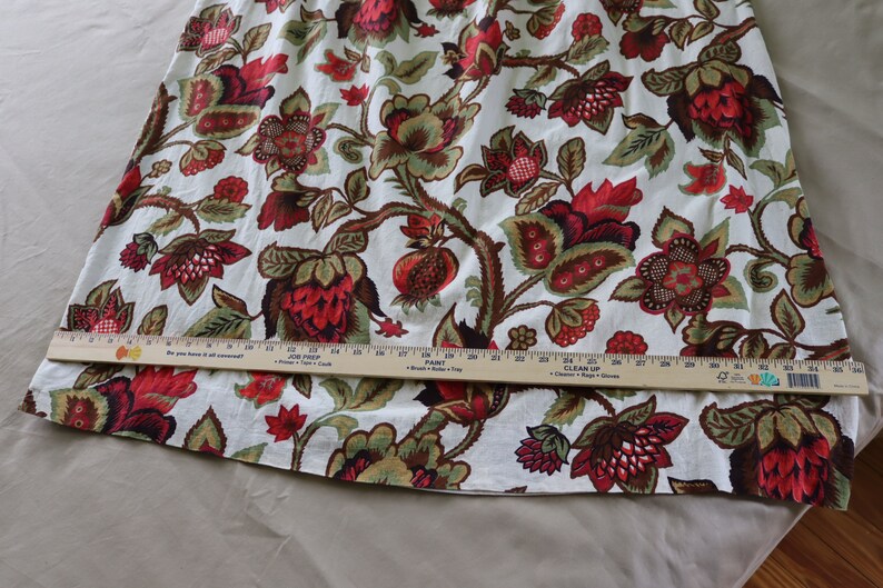 Vintage Jacobean Print Quilted Bedspread and Matching Curtains Dark Red and Green on Natural Background image 7