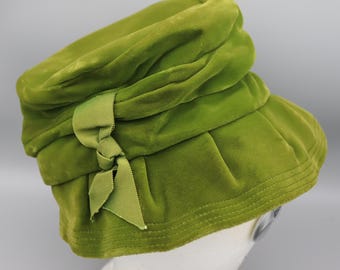 Jaren 50/60 groen fluwelen hoed van Finley uit New York - avocadogroene clochehoed met rand voor je vintage stijl - fluwelen vissershoedje