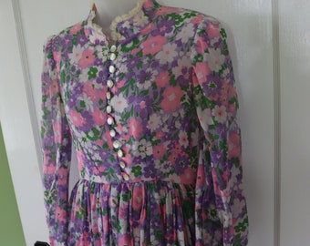 Vintage Prom Dress / Party Dress / Maxi Dress from 1960s/70s in Purple and Pink Floral Print