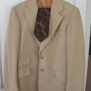 70s Tan Wide Lapel Blazer with Matching Tie; Groovy Vintage Jacket for your Boogie Nights  Size 44