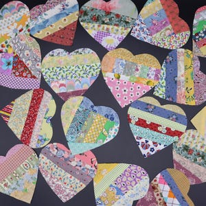 18 zugeschnittene Patchwork-Stoffherzen