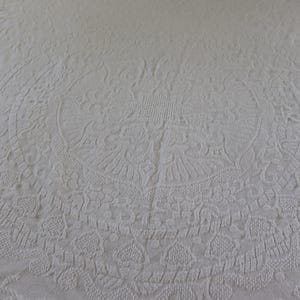 Vintage White Cotton Bedspread - White Cotton Matelassé Bedspread -  White Cotton Fringed Bedspread or blanket for farmhouse decor