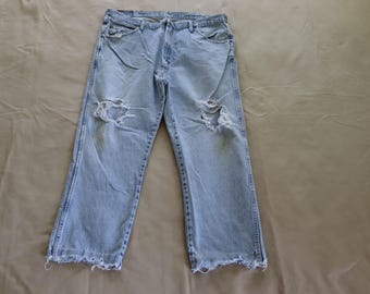 Cut-off Wrangler Jeans - Naturally faded & distressed Wrangler jeans - Faded Boyfriend Jeans with 40 inch waist - Thrash Jeans