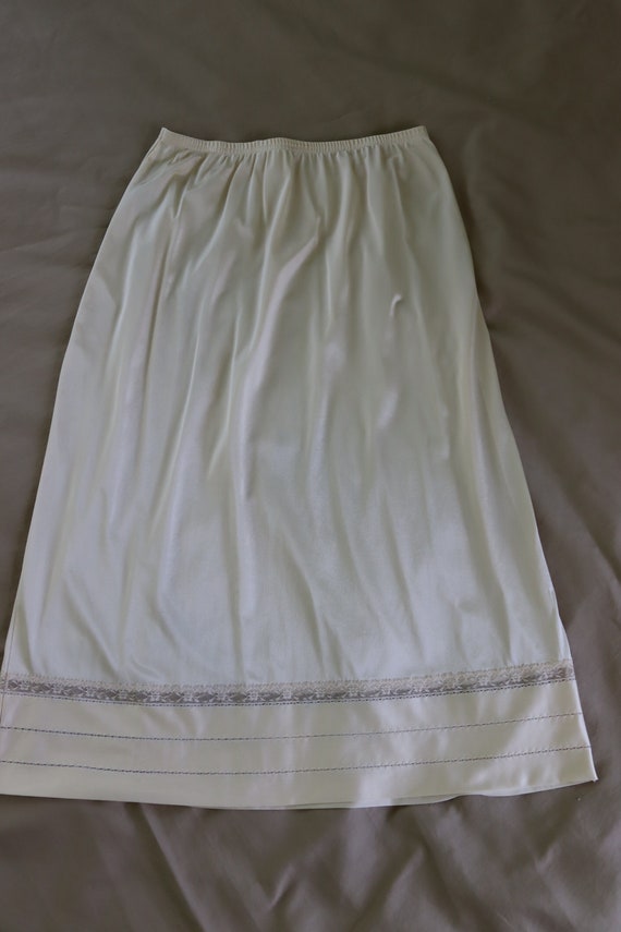 Vintage Ivory Half Slip / Skirt Slip  - size medi… - image 1