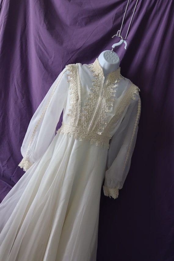 1960s/1970s Ivory Chiffon Wedding Dress with Daisy