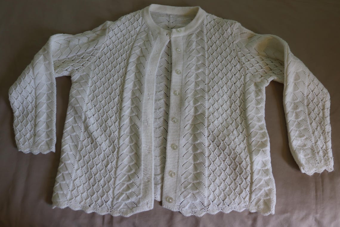 Vintage Ivory Cardigan Sweater - Cable Knit and Shells Cardigan Sweater  - Grandma's Vintage Cardigan Sweater - GrandmaCore sweater, foto 4 di 5