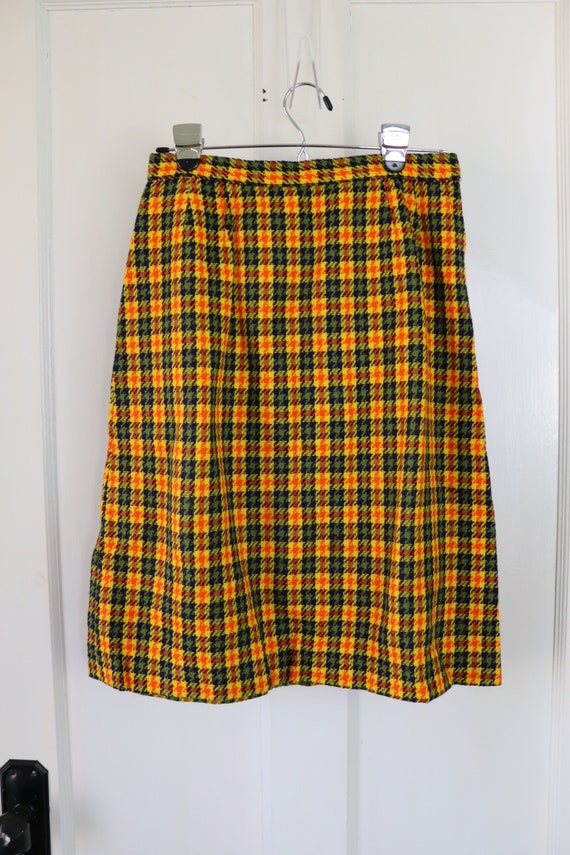 60s/70s Houndstooth Skirt in bright colors - Looks