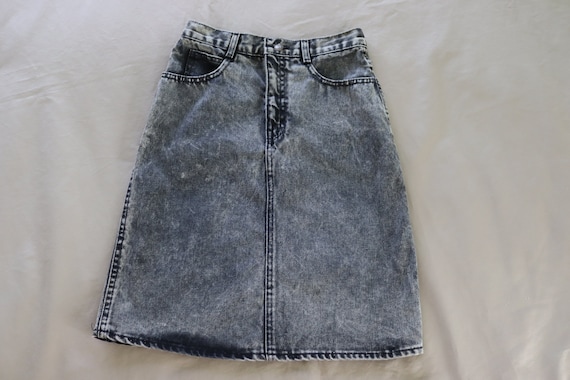Black denim skirt outfit 80s hotsell