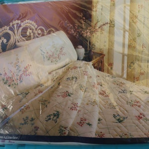 Vintage Full/Double Sheet Set with Pastel Flowers - 80s Nature&#39;s Garden by JCPenny Sheet Set with flat sheet, fitted sheet, 2 pillowcases