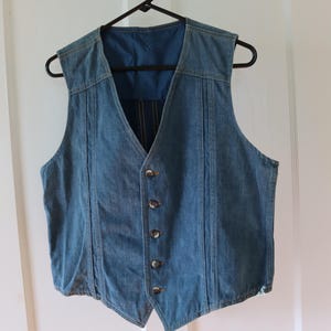 1960/1970&#39;s Denim Jean Vest - Vintage Lee Blue Jean Vest - Groovy Denim Vest size 42 regular - Hip Blue Jean Vest