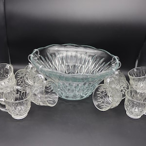 Vintage Punch Bowl, 12 passende Tassen mit Haken - Edinburgh Punch Bowl Set für Retro-Unterhaltung - Clear Glass Punch Set