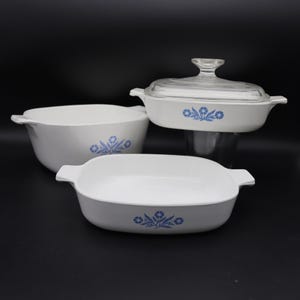 4 piece set Corning Ware Blue Cornflower Casserole Dishes with Lid - Two P-7-B 7-inch and 1 3/4 Quart with Pyrex A-7-C Lid - Blue Cornflower