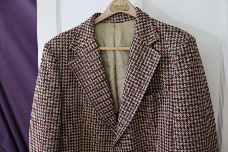 Vintage Men’s Houndstooth Plaid Wide Collar Jacket or Sports Coat from 60s or 70s