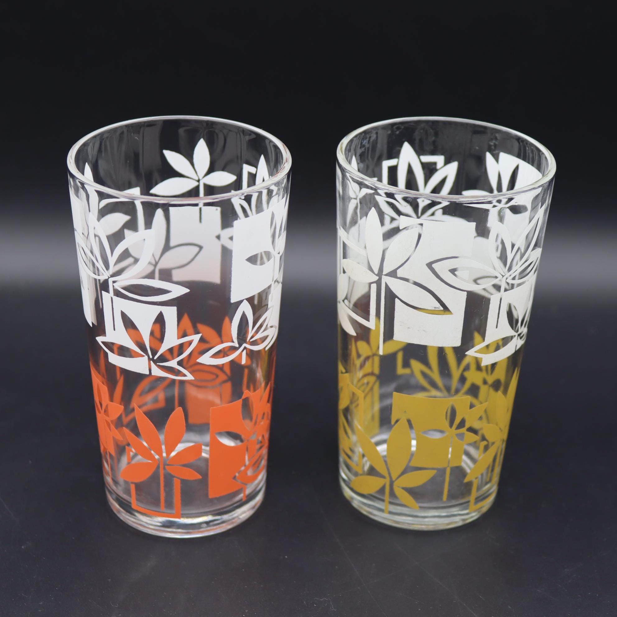 2 Vintage Trinkgläser mit goldenen, orangen, weißen Blättern - 50er / 60er / 70er Jahre Daisy Trink- oder Cocktailgläser - Retro Barware Cocktailgläser