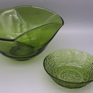 Bols en verre vert avocat des années 1960 / 1970 - grand bol de service vintage vert avocat - bol en verre Soreno vert texturé 6 pouces