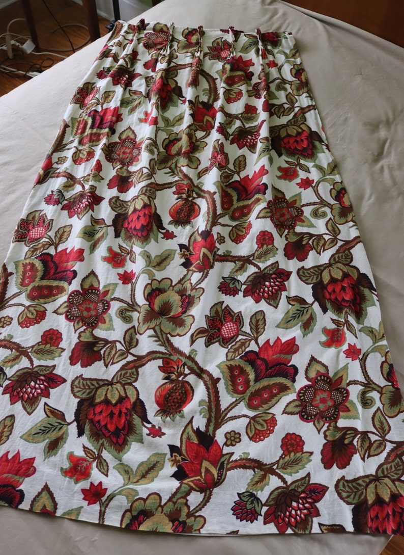 Vintage Jacobean Print Quilted Bedspread and Matching Curtains Dark Red and Green on Natural Background image 4