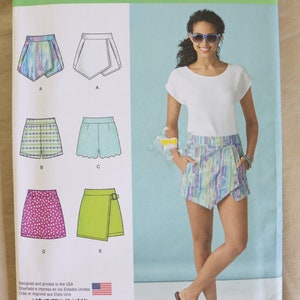 Skorts, Shorts, and Mini Skirt Sewing Pattern by Simplicity 1370 - Pattern to make shorts, skorts and short skirt size 12 -20