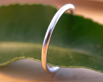 Sterlingzilveren stapelring | Massief 925 zilver | Gerecycled | Voor haar | Voor hem | Handgemaakt in het Verenigd Koninkrijk