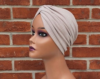 Turban für Frauen, Elfenbein farbe vintage style Turban, gebundenes Kopftuch, Chemo Mütze, Alopecia Cover, Geschenk für sie, gebundener Turban