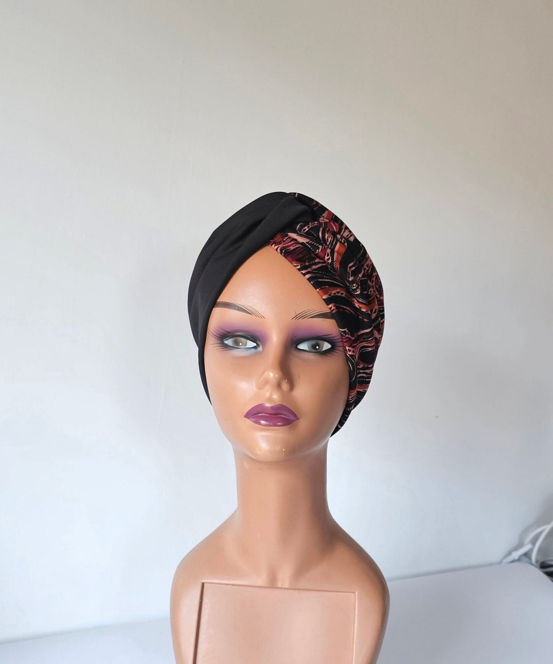 Cappello Turbante In Satina Per Chemioterapia E Alopecia. Chemo Beanie Con Fantasia Floreale. Donna.