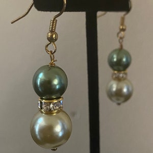 Ivory en Green Glass Pearl Oorbellen met Strass