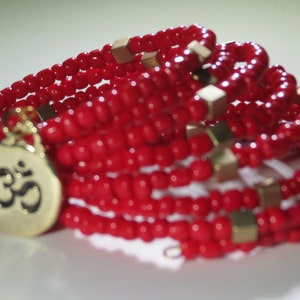 06.Hand beaded spiral wrap , memory wire, bracelet
