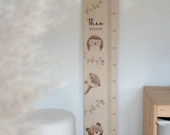 Tabla de crecimiento de madera personalizada "Animales del Bosque" para niños y niñas en colores neutros, ideal como regalo de bebé o regalo de bautizo.