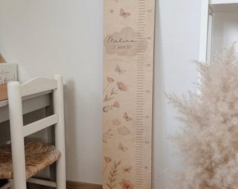 Personalisierbare Kindermesslatte "Schmetterling aus Holz oder in weiß für Mädchen in neutralen Farben als Babygeschenk, Geschenk zur Taufe