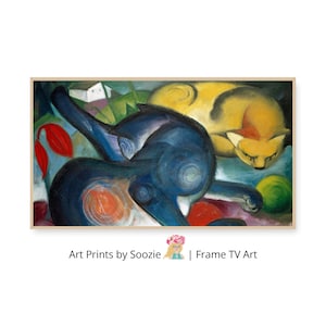 Puede incluir: Una impresión artística enmarcada que presenta una pintura abstracta de dos gatos. Uno es azul, el otro amarillo con marcas negras. La obra de arte incluye elementos rojos, verdes y naranjas. El texto en la parte inferior dice "Art Prints by Soozie | Frame TV Art."