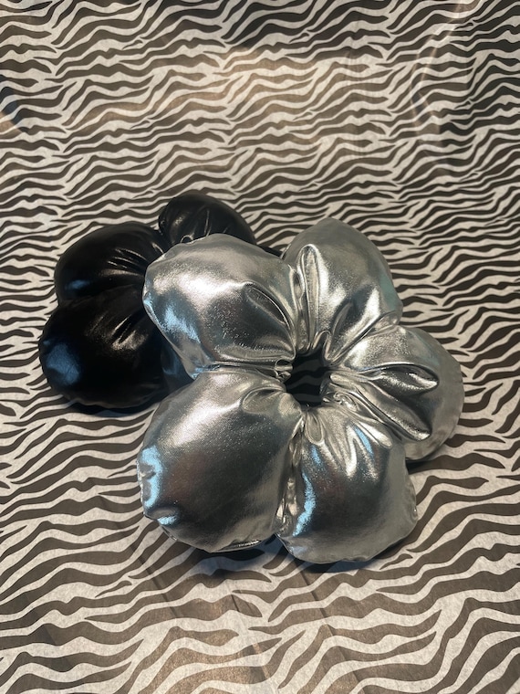 Flower Scrunchie: Silver Leather-look Padded Hair Tie - Etsy display picture 2