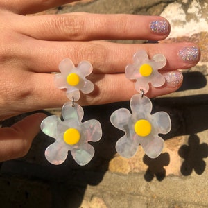 Euphoria Daisy Flowers acrylic Earrings