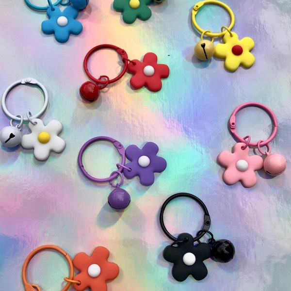 Daisy Flower Cute Keychain - flower keychain - 9 colours available - flower key chain/ zipper charm / flower bag charm/ daisy bag charm