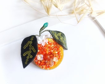 Sinaasappelfruit met bladeren: citruskunstspeld, oranje borduurspeld, glaskunst sinaasappel, fruitsieraden, natuurcadeau vrouwen