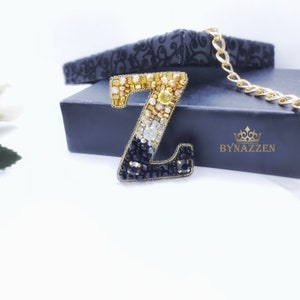 Broche con la letra Z hecho a mano, broche con la inicial Z de cristal, regalo de San Valentín para esposa, joyería con monograma para ella, regalo de novia te amo, joyería de moda