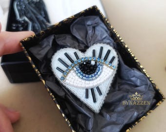 Embroidered Heart Eye Brooch, Evil eye brooch, Mystic gift for her, Goth jewelry for women, All Seeing Eye Brooch, Protected Jewelry