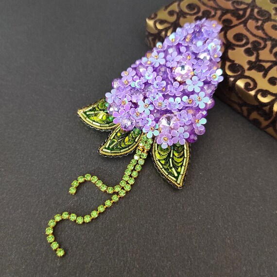 Beaded Purple Lilac Flower Brooch, Wildflower Brooch, Floral Mom Gift, Nature Flower Gift