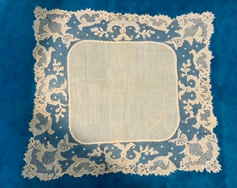 Beautiful Irish Antique Carrickmacross White Lace And Linen Hanckerchief . Wedding, Collectable, Something Old.