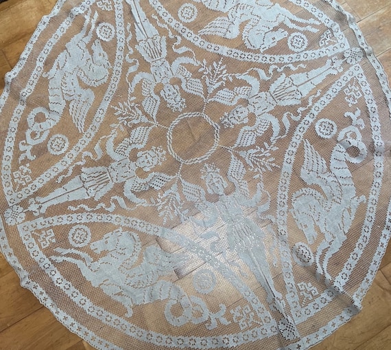 Stunning Filet lace Round Linen  Tablecloth 1930  Rare Design Angels.