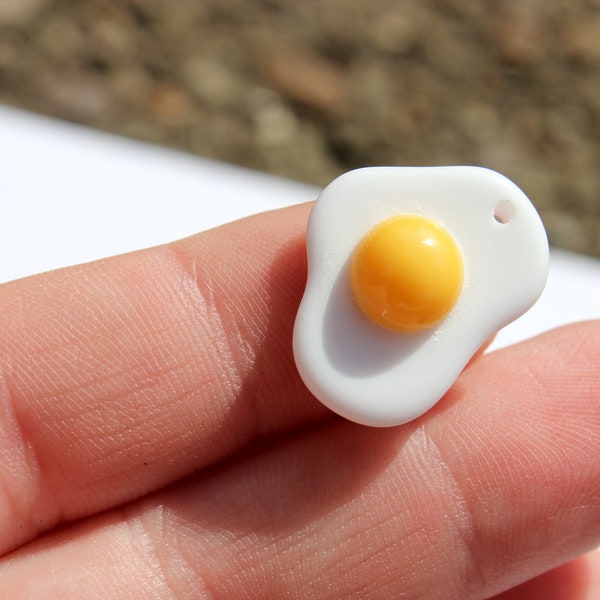 Fried Egg Charm - 22 mm epoxy resin charm - 5 pc set