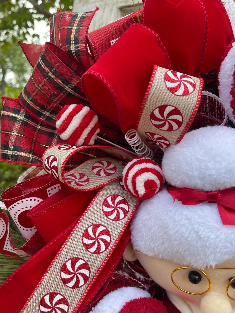 Santa Wreath, Christmas Santa Wreath, Whimsical Santa and Mrs Claus