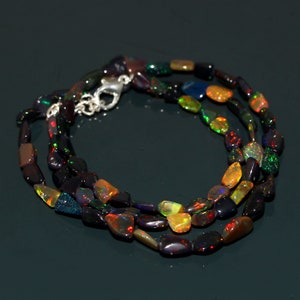 Collier avec opale noire d'Éthiopie naturelle AAA+, collier avec perles en opale noire. Collier de perles d'opale noire. Collier de perles d'opale noire de feu