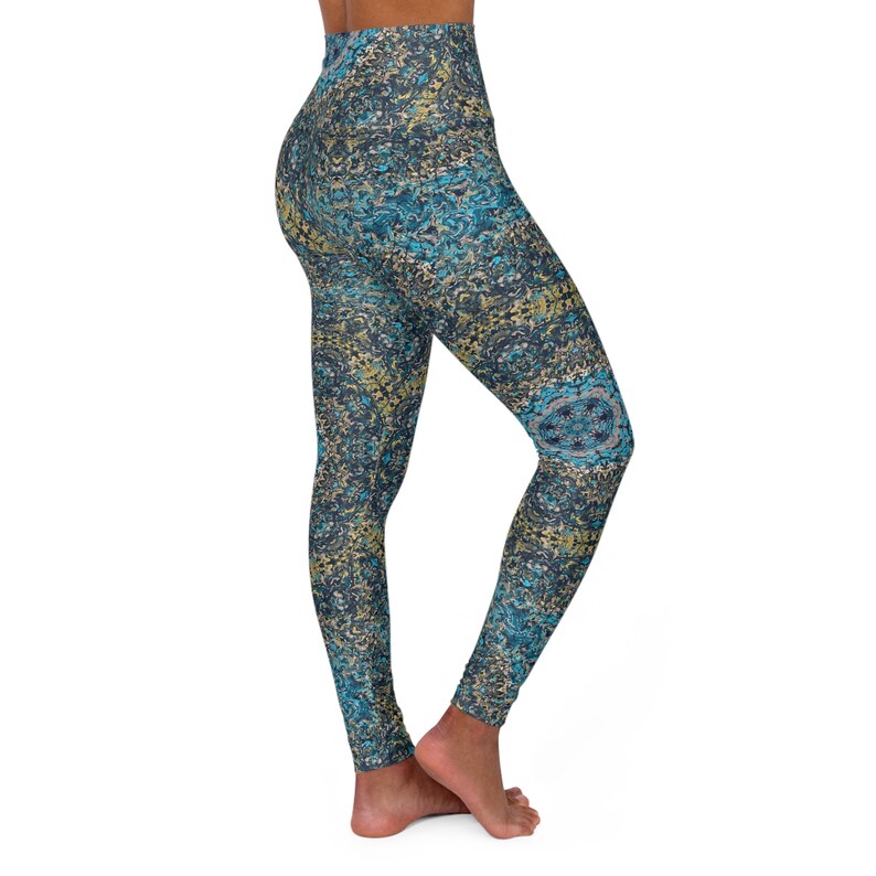 Leggings de yoga taille haute AOP image 4