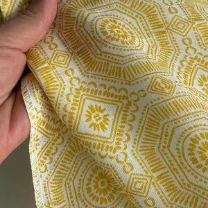 Italienskt designerlinnetyg, geometriskt tryck – lätt, mjukt premiumlinne – för sommarklänningar och blusar bild 8