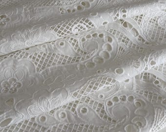 Exkl. italienische leichter bestickter Baumwollstoff - Florales Muster Ton-in-Ton,Stickerei Stoff, Designer Stoff, Premium Qualität +, weiß